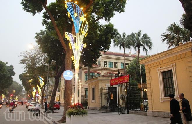 Trang trí phố phường Hà Nội theo từng điểm nhấn ảnh 3